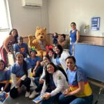 Ursinho da Coragem invade Hospital América e distribui alegria no dia Dia das Crianças