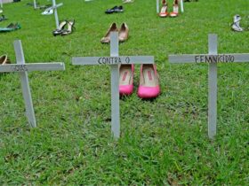 Bloco Não é Não realiza intervenção artística no Araguaia Shopping pelo fim da violência contra as mulheres