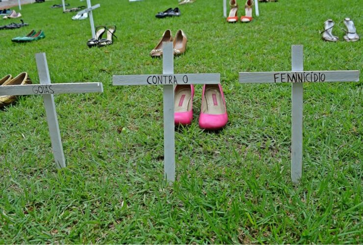 Bloco Não é Não realiza intervenção artística no Araguaia Shopping pelo fim da violência contra as mulheres