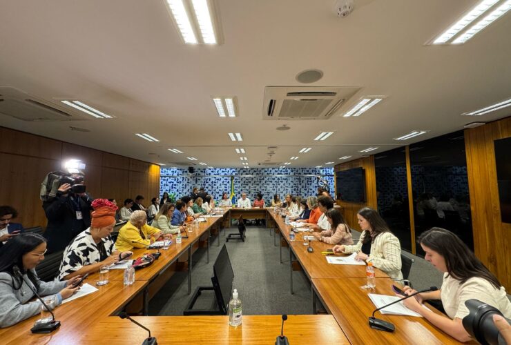 Adriana Accorsi defende projetos de saúde mental, prevenção e tratamento de cânceres de mulheres