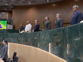 Alego homenageia profissionais de óptica e optometria em sessão solene