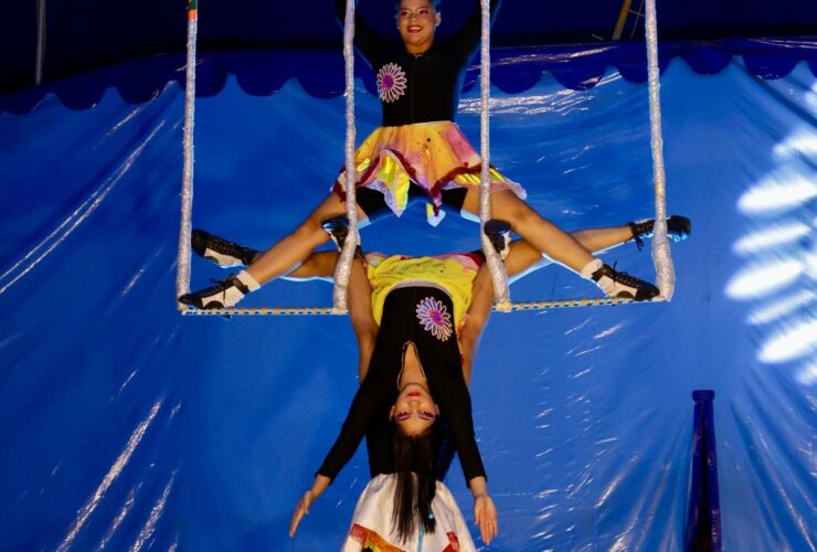 Alunos de escolas públicas assistem espetáculo gratuito no lançamento do 5º Festival de Teatro para Infância e Juventude - Razões para Sonhar