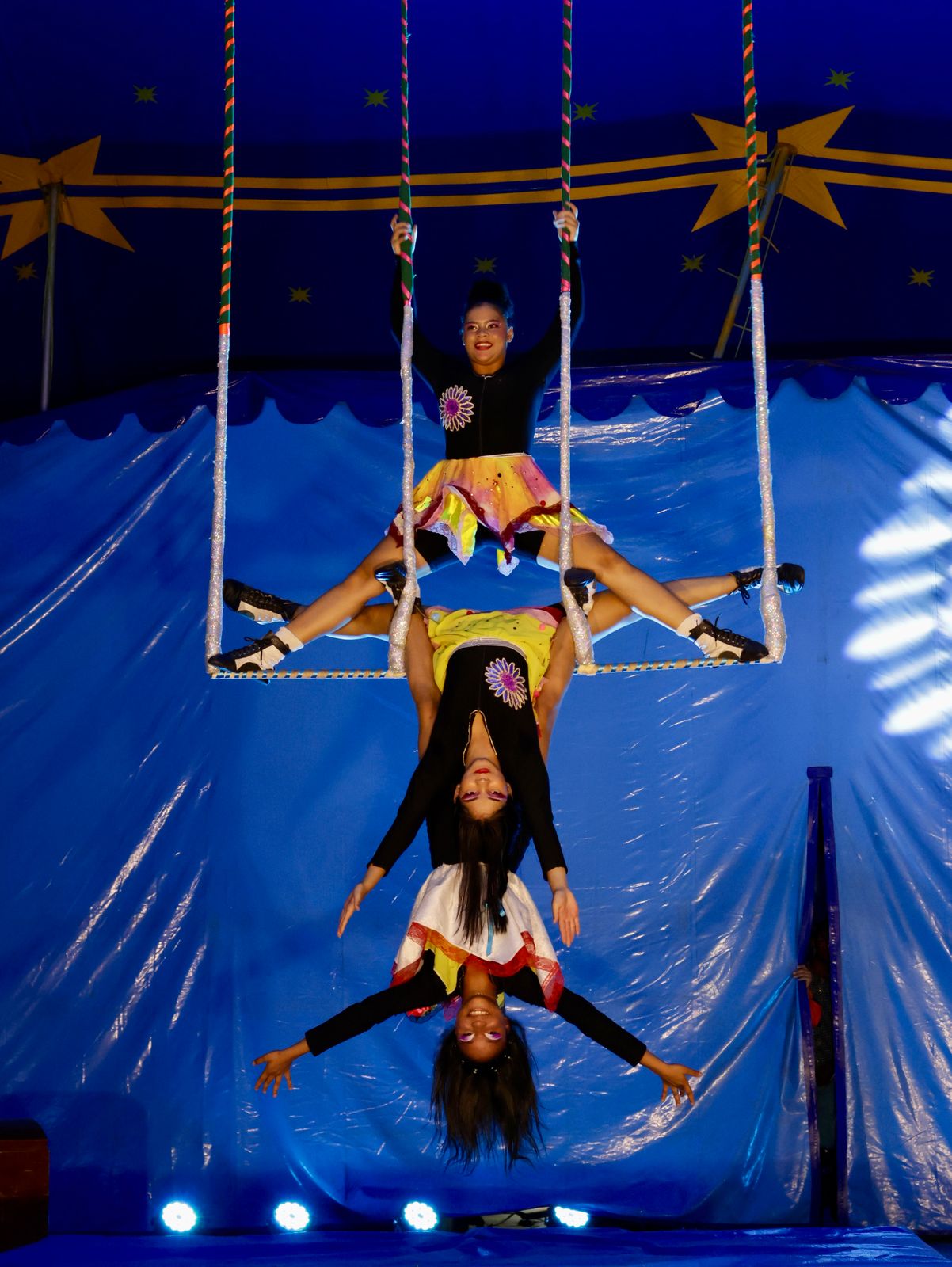 Alunos de escolas públicas assistem espetáculo gratuito no lançamento do 5º Festival de Teatro para Infância e Juventude - Razões para Sonhar