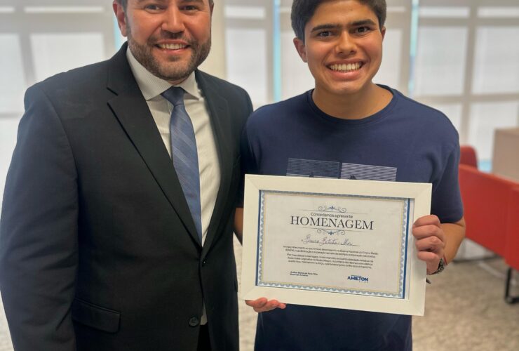 Amilton Filho homenageia estudante autista que teve 960 na redação do Enem