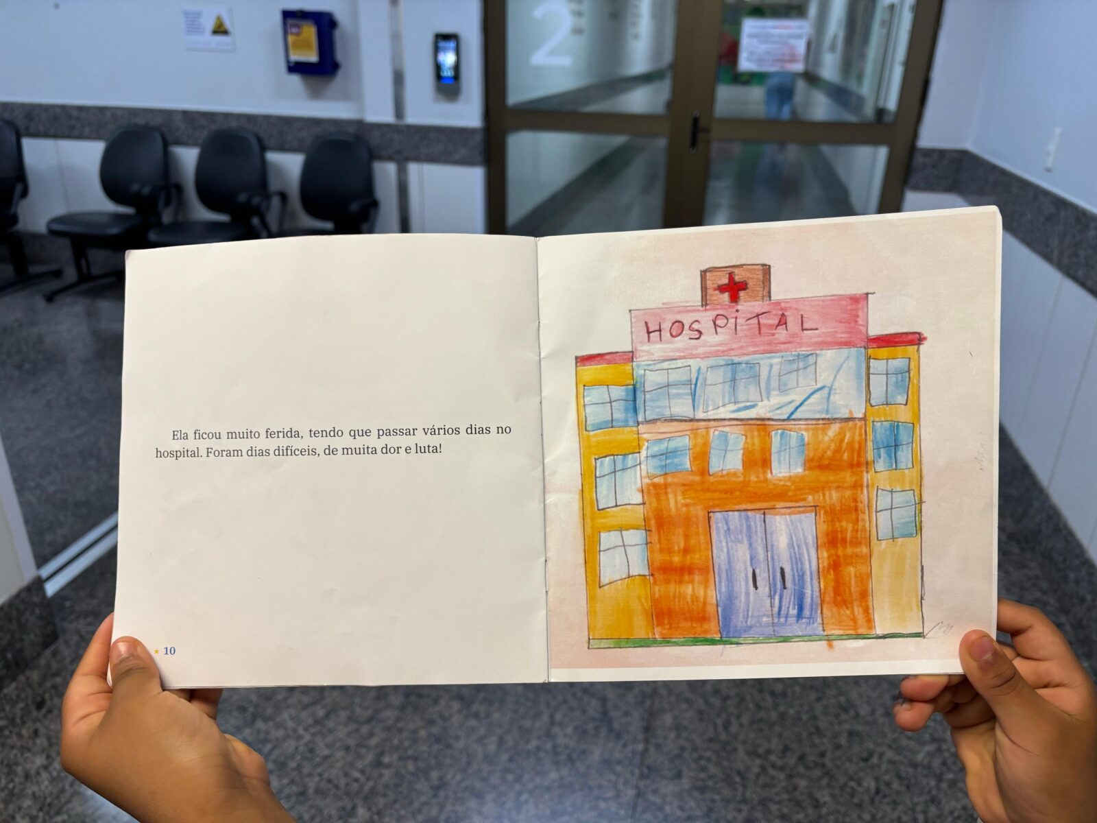 Criança atendida no Hugol escreve livro infantil sobre queimaduras
