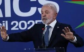 Lula diz que Brics seguirá discutindo alternativas ao dólar