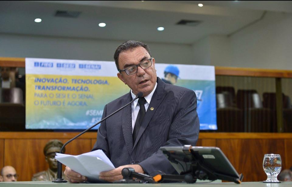 Enquanto deputado estadual, Luiz Cèsar Bueno atuou em defesa das mulheres, dos professores, da educação, da saúde e de infraestrutura para Goiás