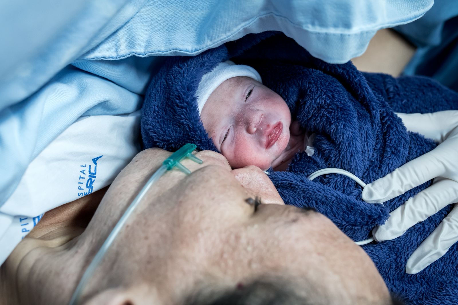 Elisflavia celebra o nascimento da filha Olívia após parto prematuro de sucesso