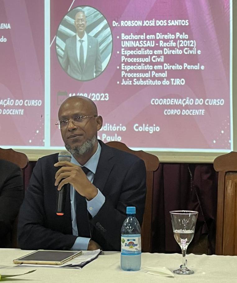 Juiz Robson Albino dos Santos